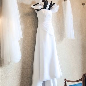 Wedding dress with free veil